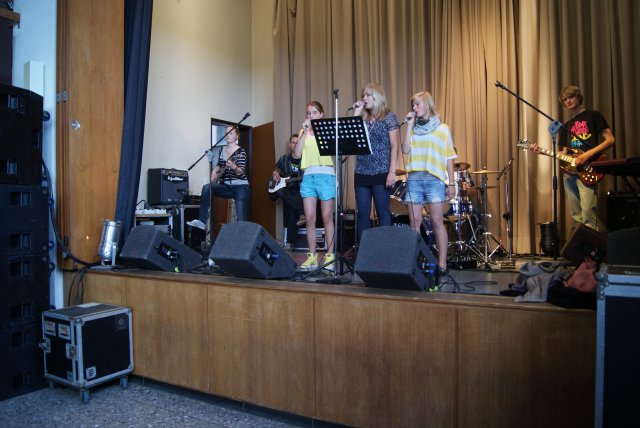 02-Schools_out_2011_