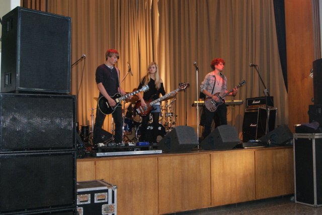 14-Schools_out_2011_