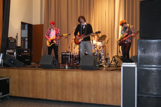 16-Schools_out_2011_
