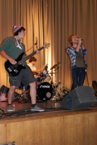 19-Schools_out_2011_