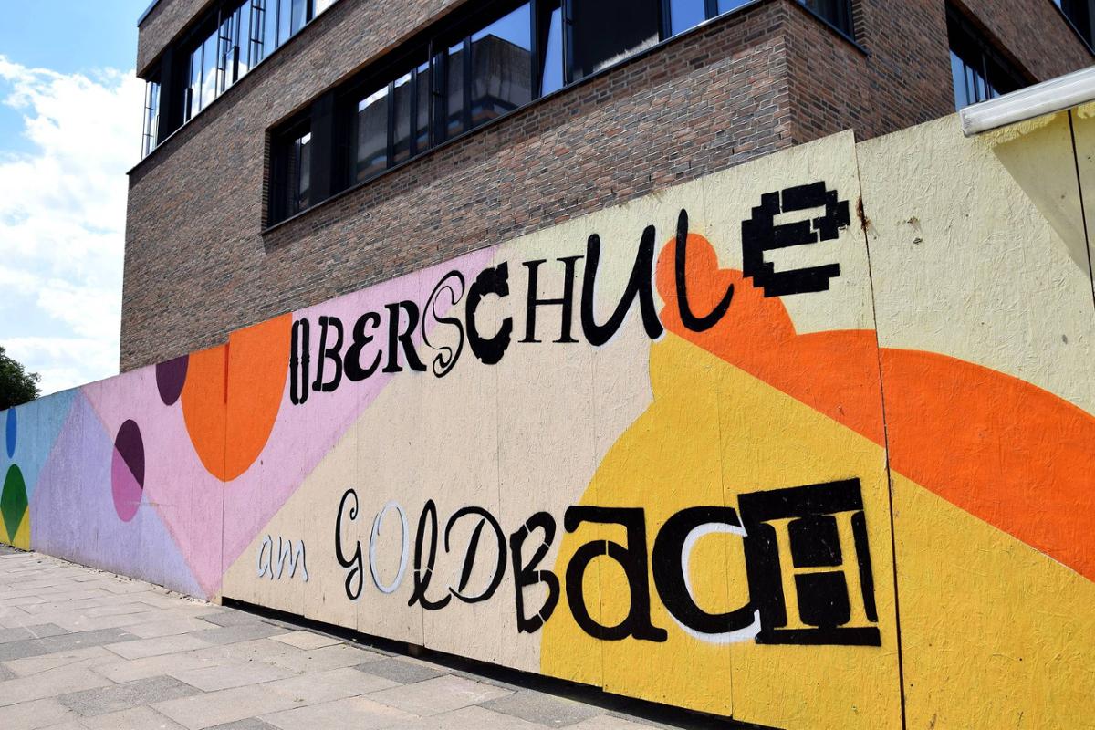 Bunt und zukunftsorientiert will sich die Oberschule Langwedel am Mittwoch den angehenden Fünftklässlern und ihren Eltern bei einem Tag der offenen Tür präsentiert. Notgedrungen noch einmal im alten Gebäude. © Oberschule