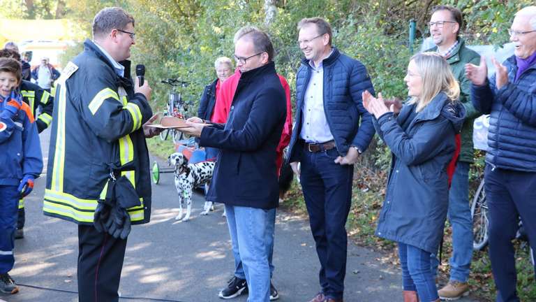 30034176 fuer den schirmherren kultusminister grant hendrik tonne gab es von jonas lindhorst ein erinnerungsgeschenk spaeter auch trefflich als kinderspielzeug 3r70